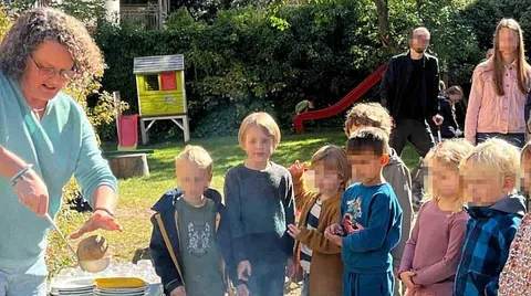 Kinderhände, Bauklötze.